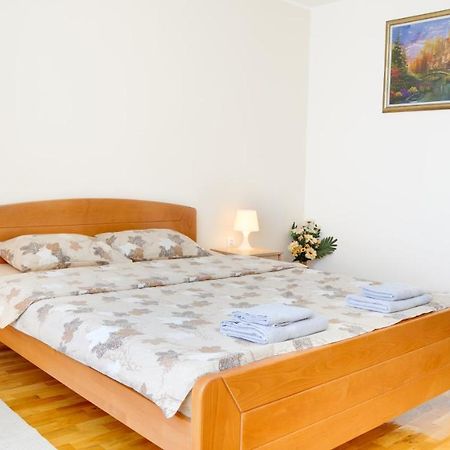 Appartamento Milica 65M2, Free Parking & Wi-Fi Novi Sad Esterno foto