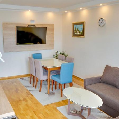Appartamento Milica 65M2, Free Parking & Wi-Fi Novi Sad Esterno foto