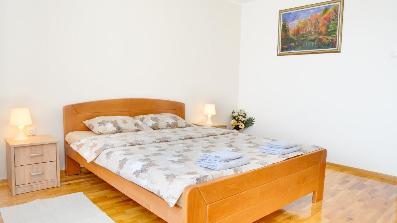 Appartamento Milica 65M2, Free Parking & Wi-Fi Novi Sad Esterno foto