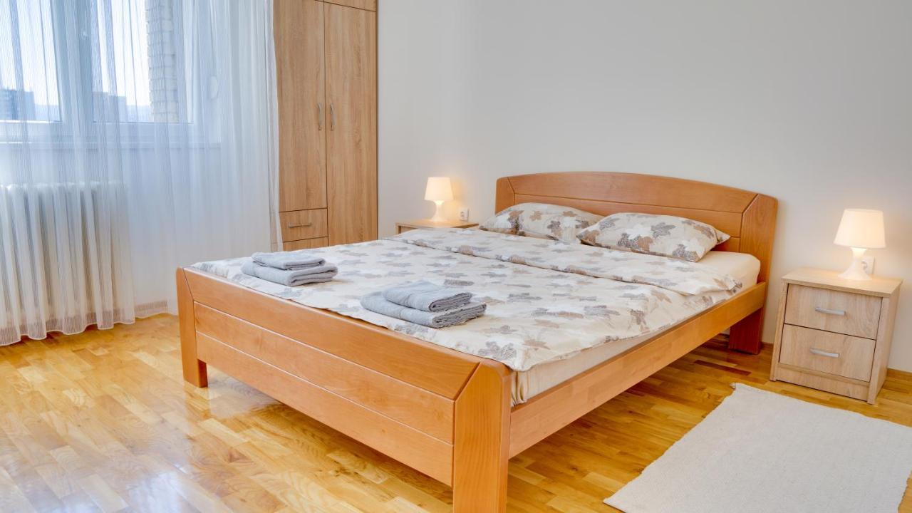 Appartamento Milica 65M2, Free Parking & Wi-Fi Novi Sad Esterno foto