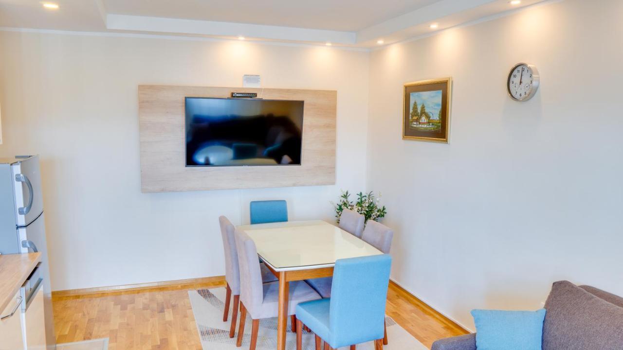 Appartamento Milica 65M2, Free Parking & Wi-Fi Novi Sad Esterno foto