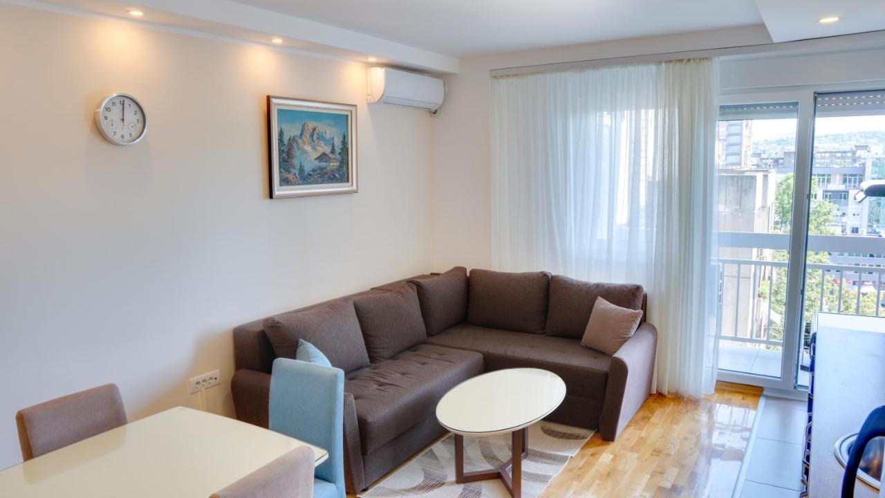 Appartamento Milica 65M2, Free Parking & Wi-Fi Novi Sad Esterno foto