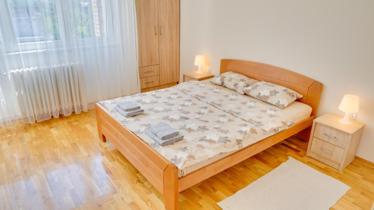 Appartamento Milica 65M2, Free Parking & Wi-Fi Novi Sad Esterno foto