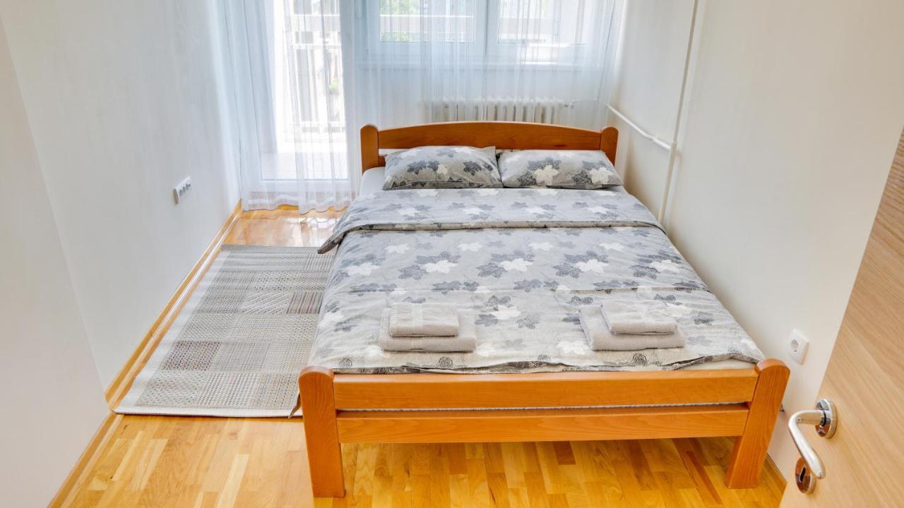 Appartamento Milica 65M2, Free Parking & Wi-Fi Novi Sad Esterno foto