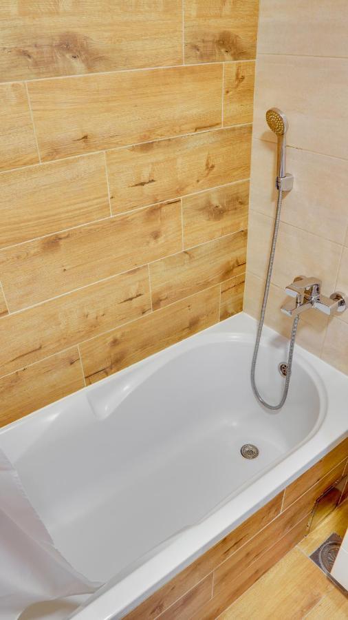 Appartamento Milica 65M2, Free Parking & Wi-Fi Novi Sad Esterno foto