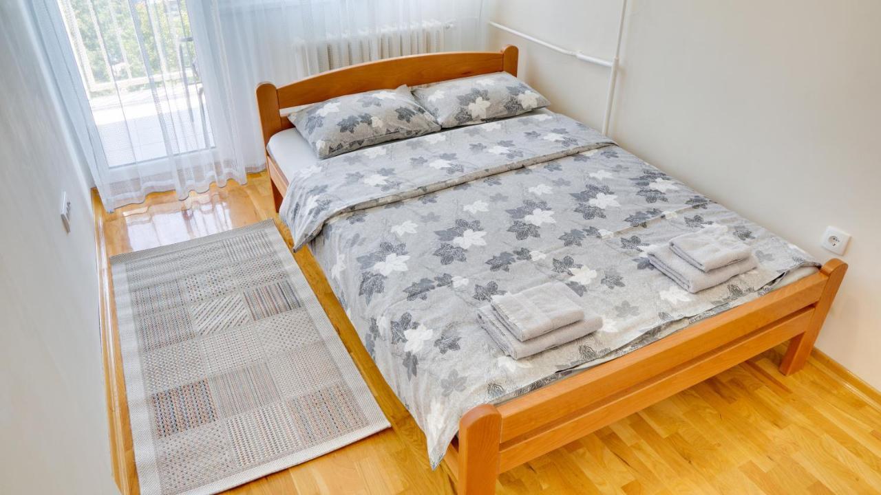 Appartamento Milica 65M2, Free Parking & Wi-Fi Novi Sad Esterno foto