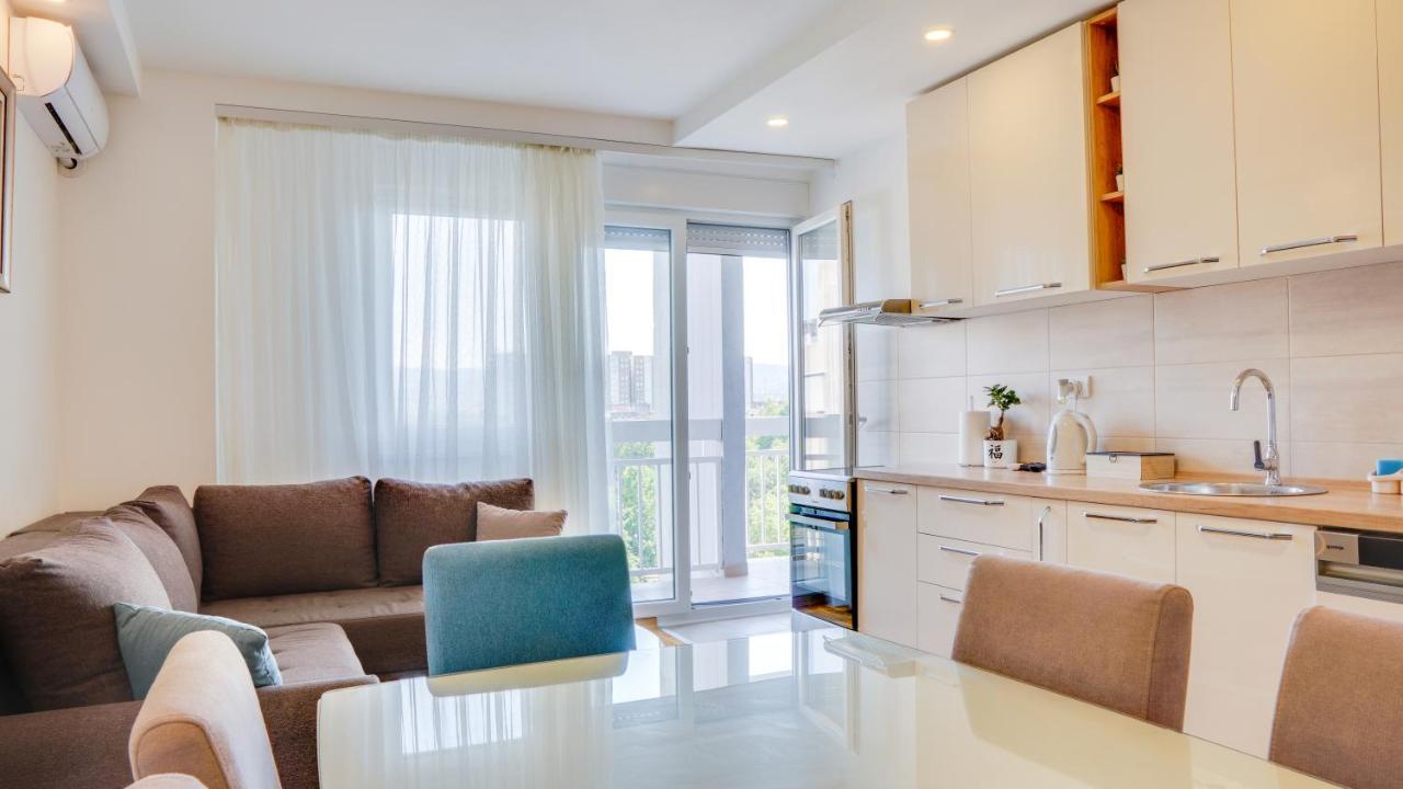 Appartamento Milica 65M2, Free Parking & Wi-Fi Novi Sad Esterno foto