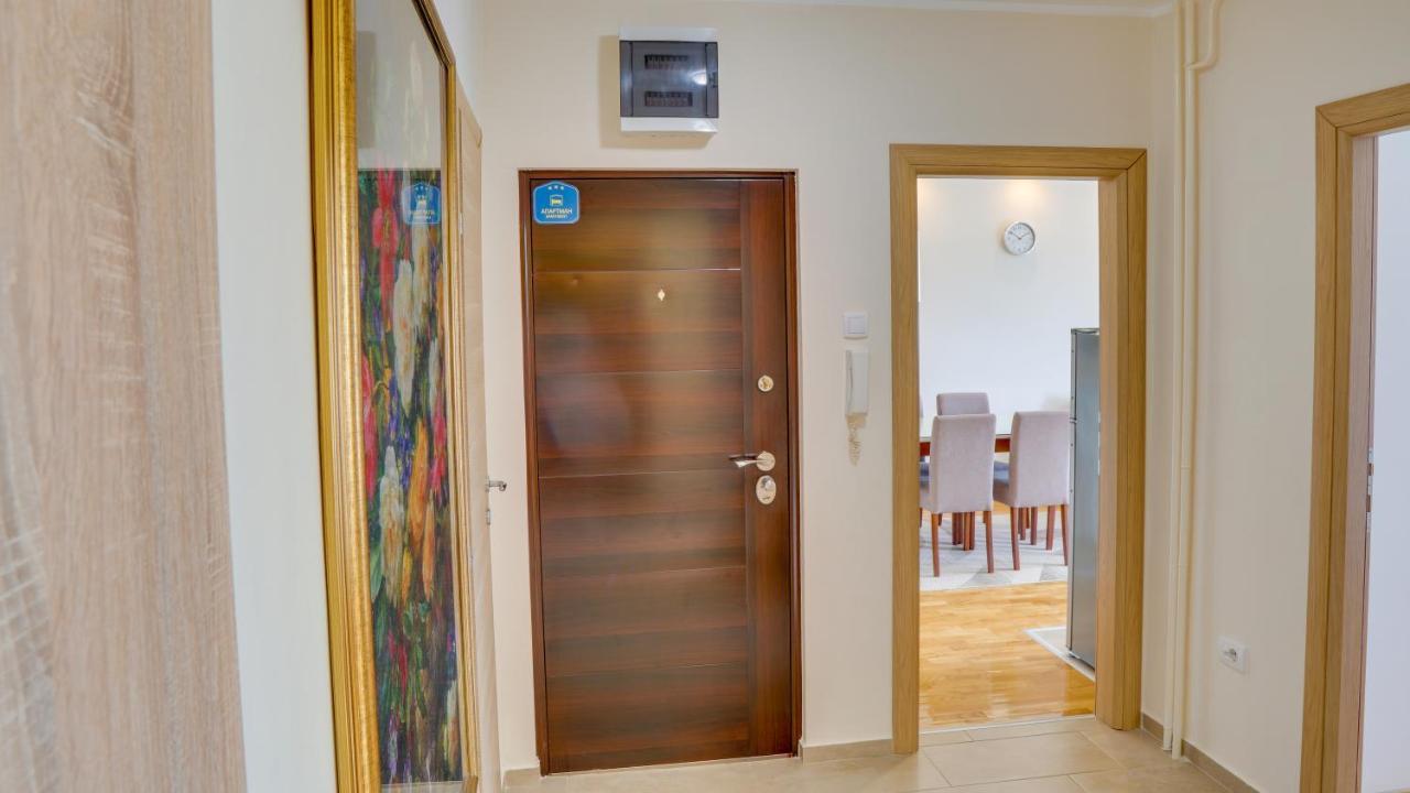 Appartamento Milica 65M2, Free Parking & Wi-Fi Novi Sad Esterno foto