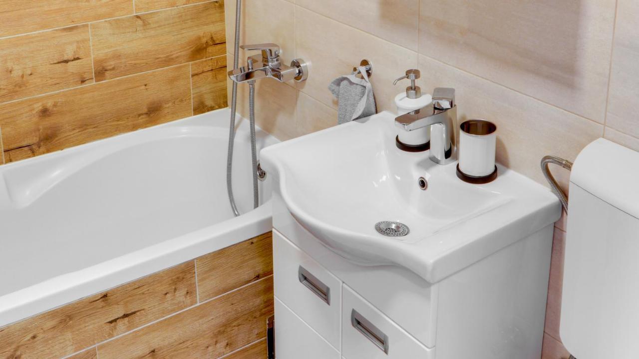 Appartamento Milica 65M2, Free Parking & Wi-Fi Novi Sad Esterno foto